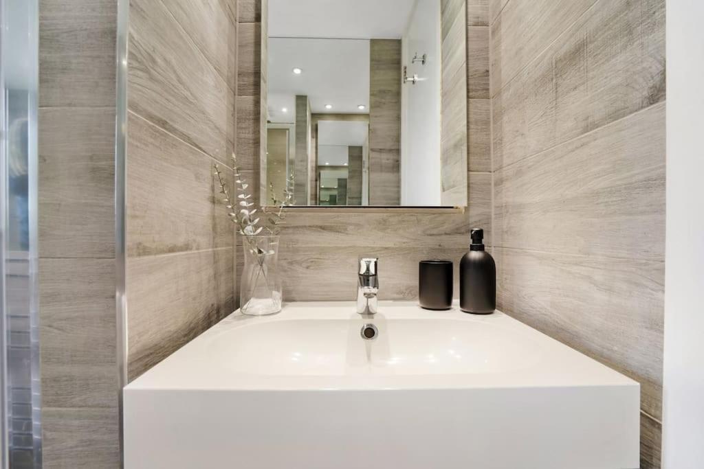 The Camden Suite Bright & Beautiful 2-Bed City Retreat ロンドン エクステリア 写真
